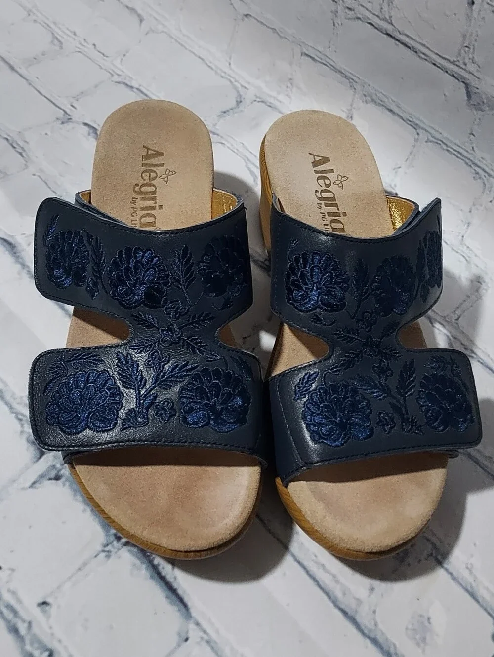 Alegria LIN 622 N Embroidered Leather Navy Wedge Sandal Size 37 Size 7-7.5 US